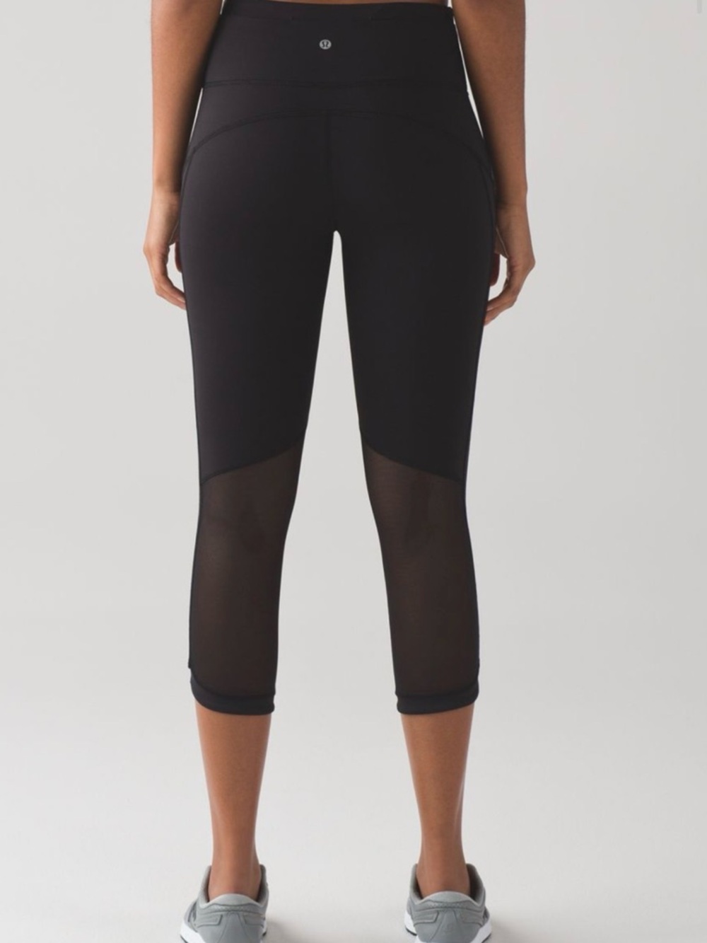 Lululemon Hit It crops - Black Mesh Panel Cropped Leggings